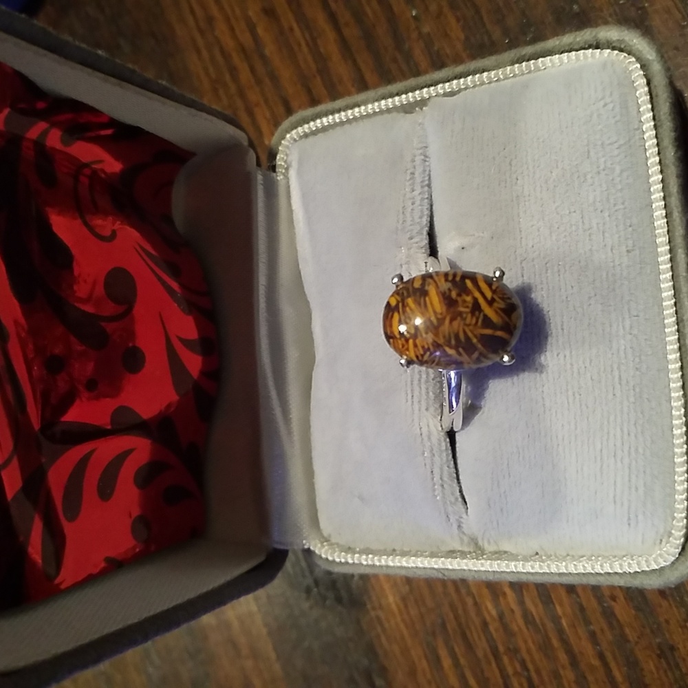 Unusual Brown/Gold Scriptstone in Rhodium Plated 925 SS Decorative Setting.